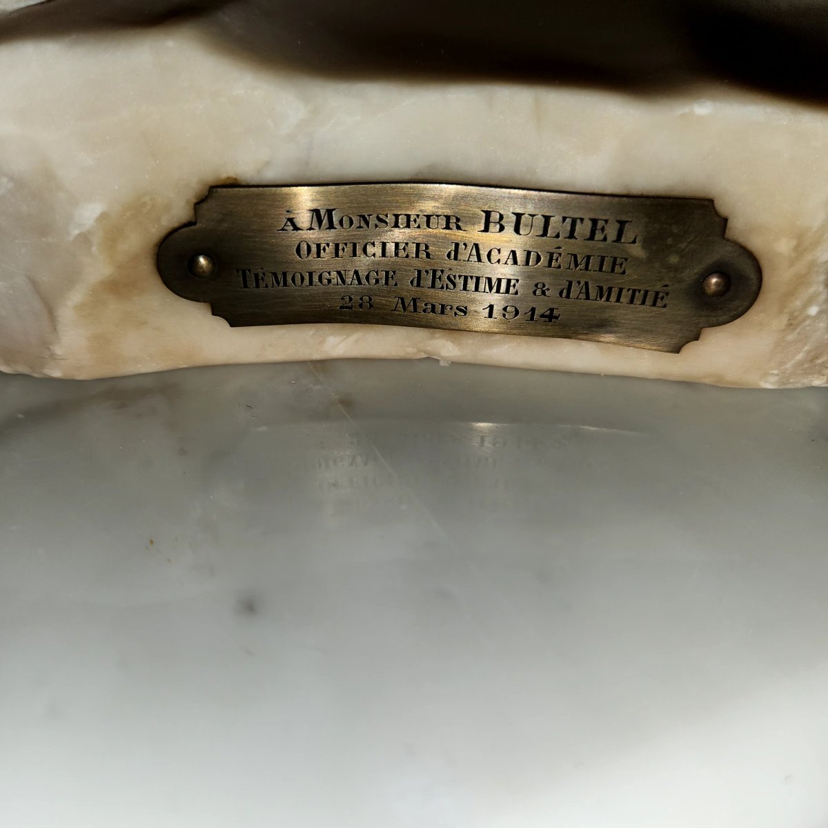 Statue jeune fille souriante Marbre-photo-1