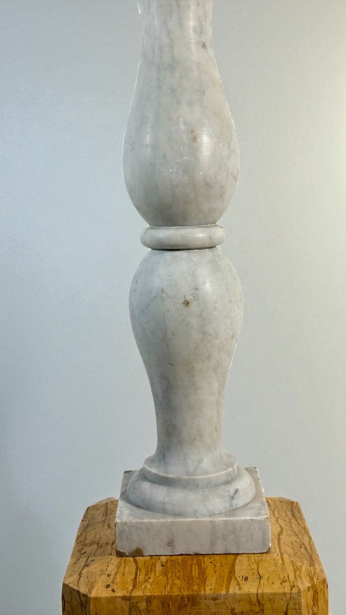 Colonne/Chapiteau architectural en Marbre blanc statuaire de Carrare et Marbre jaune-photo-1