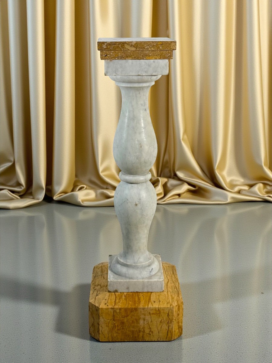 Colonne/Chapiteau architectural en Marbre blanc statuaire de Carrare et Marbre jaune