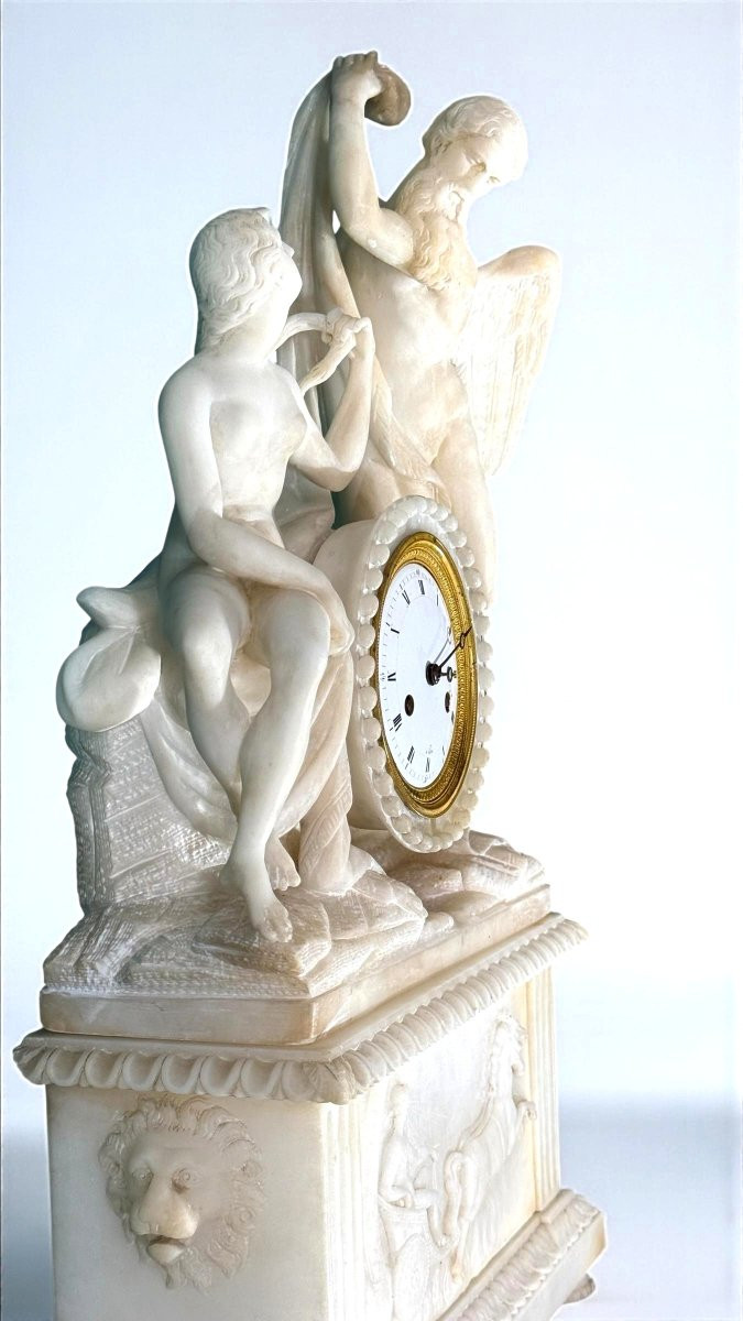 Horloge néoclassique ornée de sculptures mythologiques en marbre-photo-2