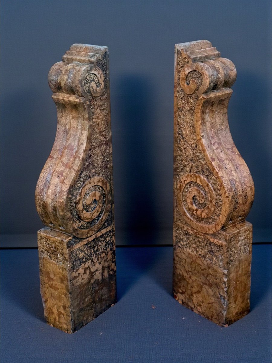 Paire des éléments Architecturaux entièrement sculptés à la main en marbre rouge de Véron-photo-3