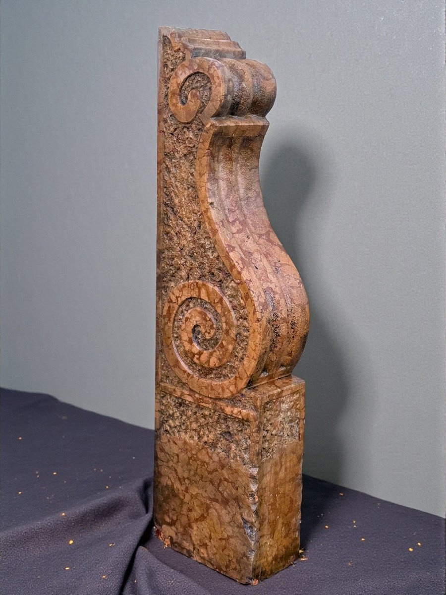 Paire des éléments Architecturaux entièrement sculptés à la main en marbre rouge de Véron-photo-4