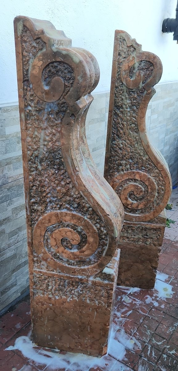 Paire des éléments Architecturaux entièrement sculptés à la main en marbre rouge de Véron-photo-5