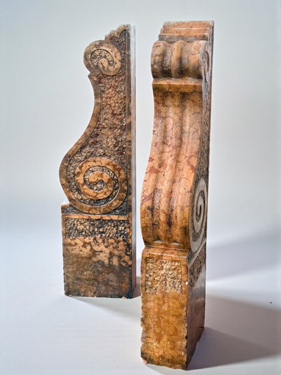 Paire des éléments Architecturaux entièrement sculptés à la main en marbre rouge de Véron-photo-8