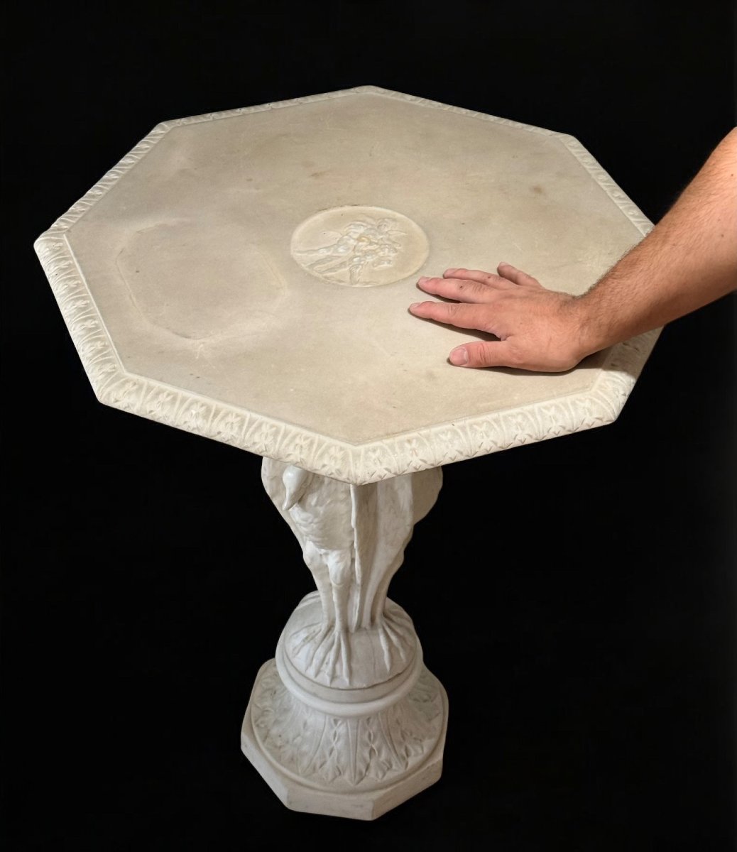 Guéridon octogonale sur piédestal ornée de cygnes Marbre Blanc Statuaire de Carrare -photo-5