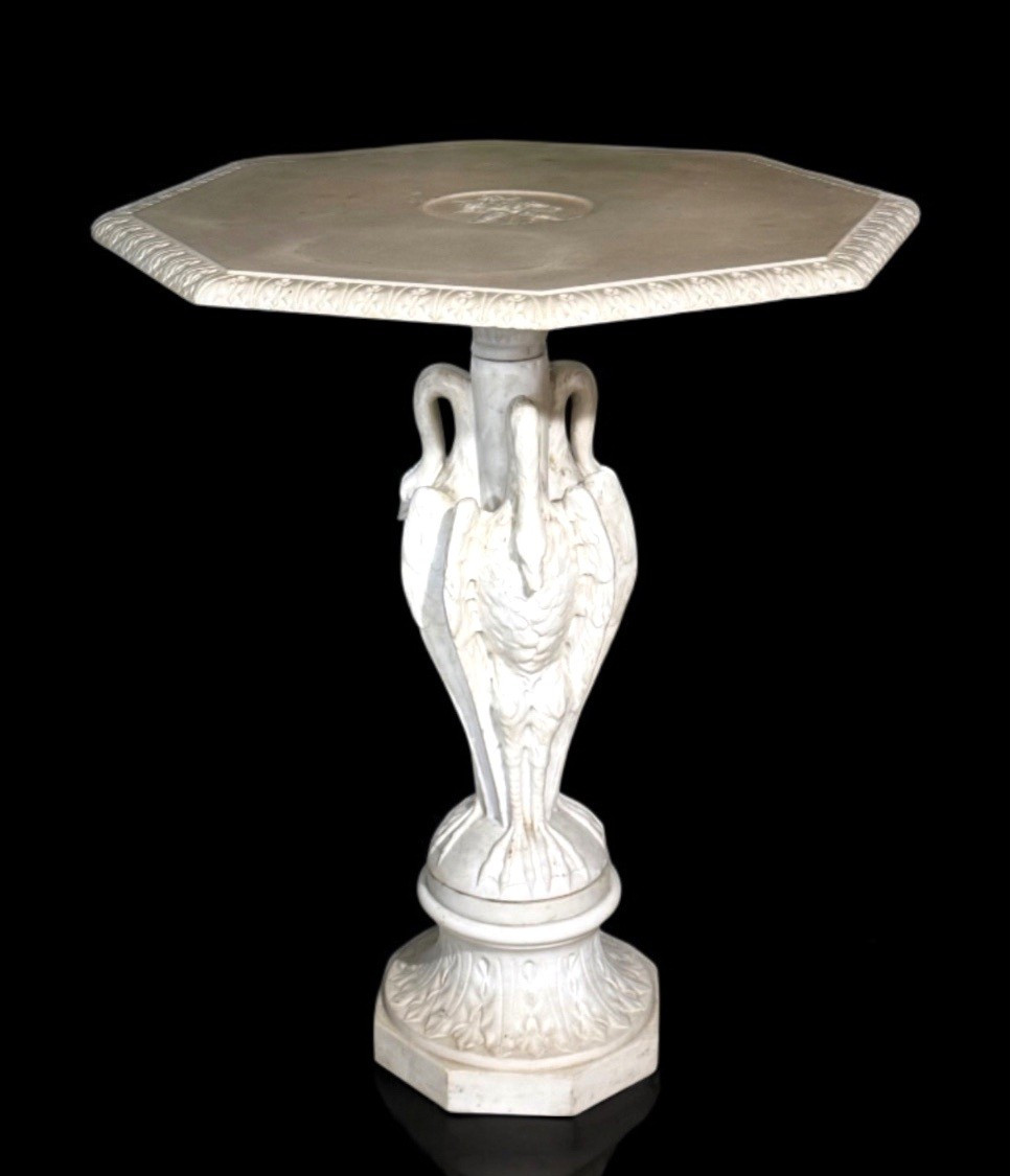 Guéridon octogonale sur piédestal ornée de cygnes Marbre Blanc Statuaire de Carrare 