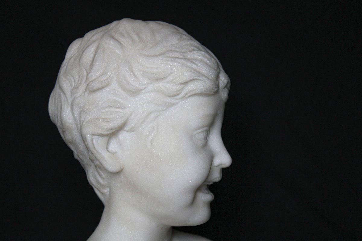 Buste représentant un beau petit garçon souriant Marbre Carrara -photo-3