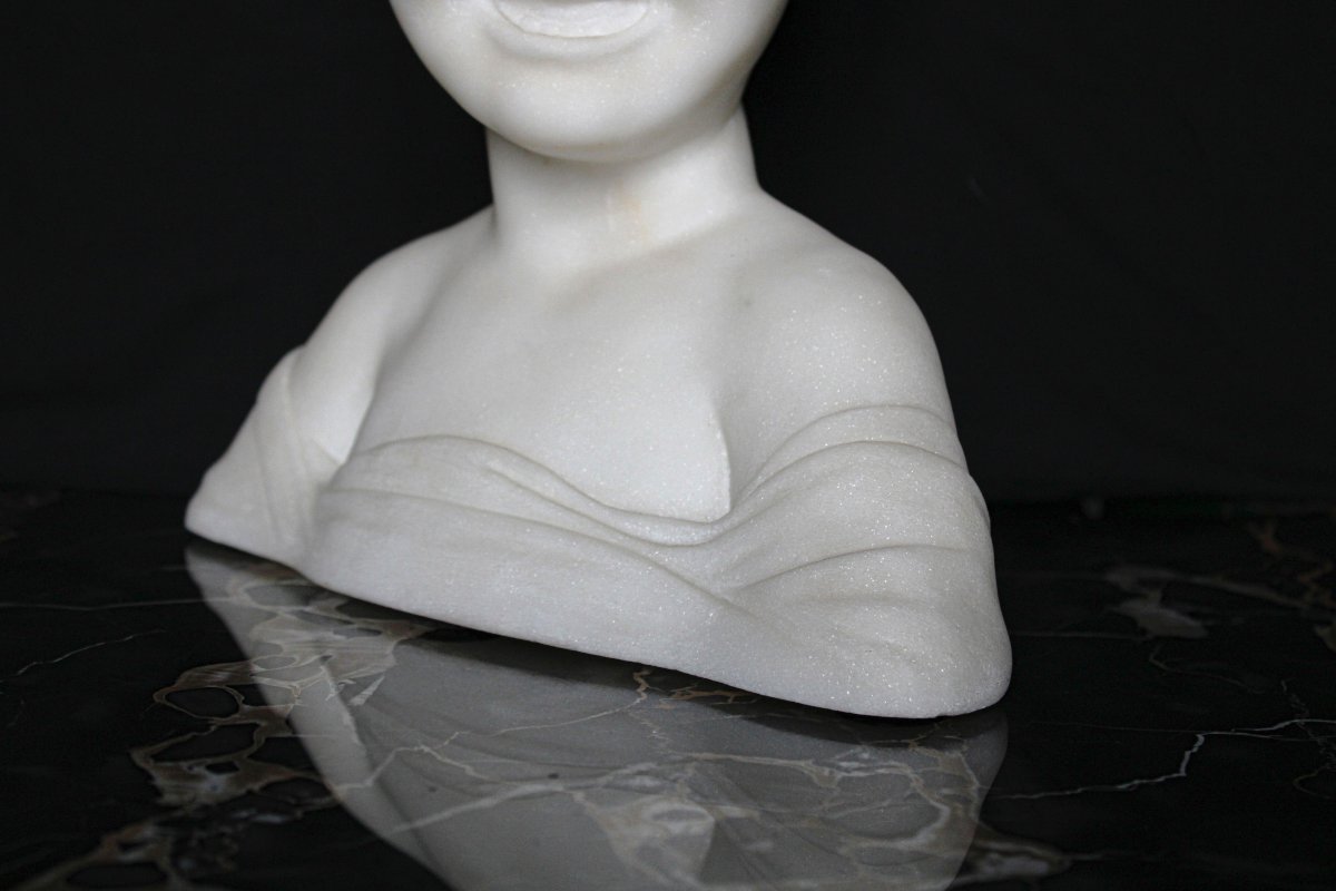 Buste représentant un beau petit garçon souriant Marbre Carrara -photo-4