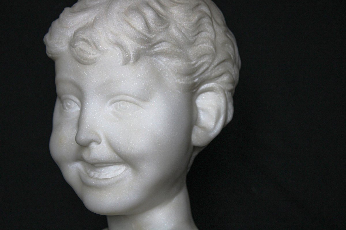 Buste représentant un beau petit garçon souriant Marbre Carrara -photo-6