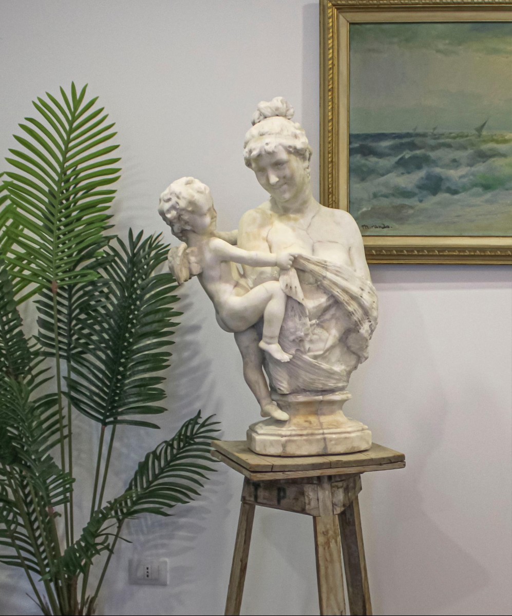 Statua Young Lady With Eros In White Statuary Carrara Marble 