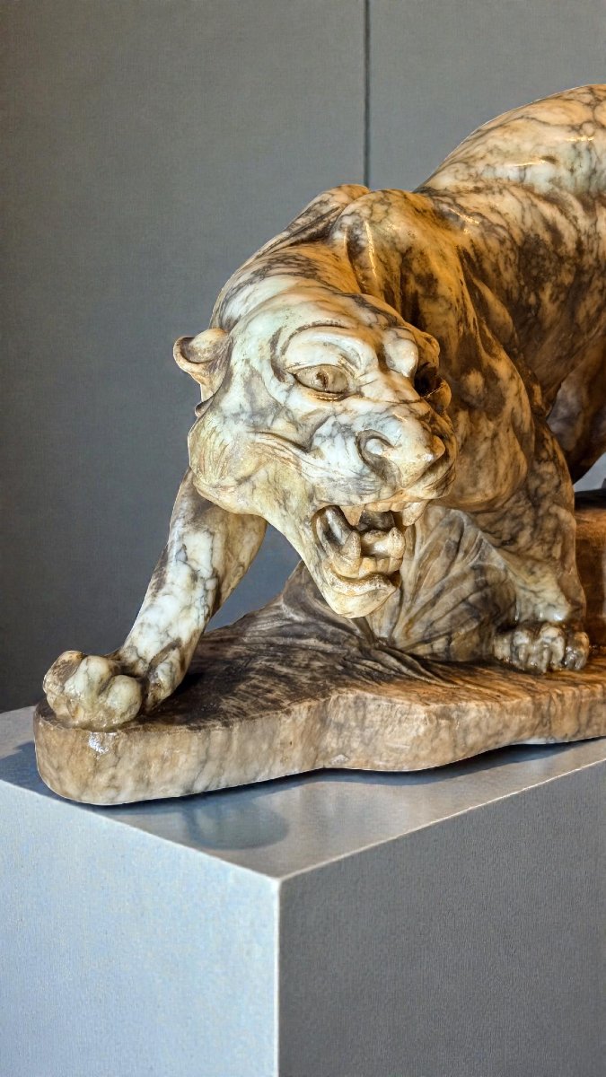 Tigre rugissant, sculpté entièrement à la main dans du marbre jaune arabesque-photo-2