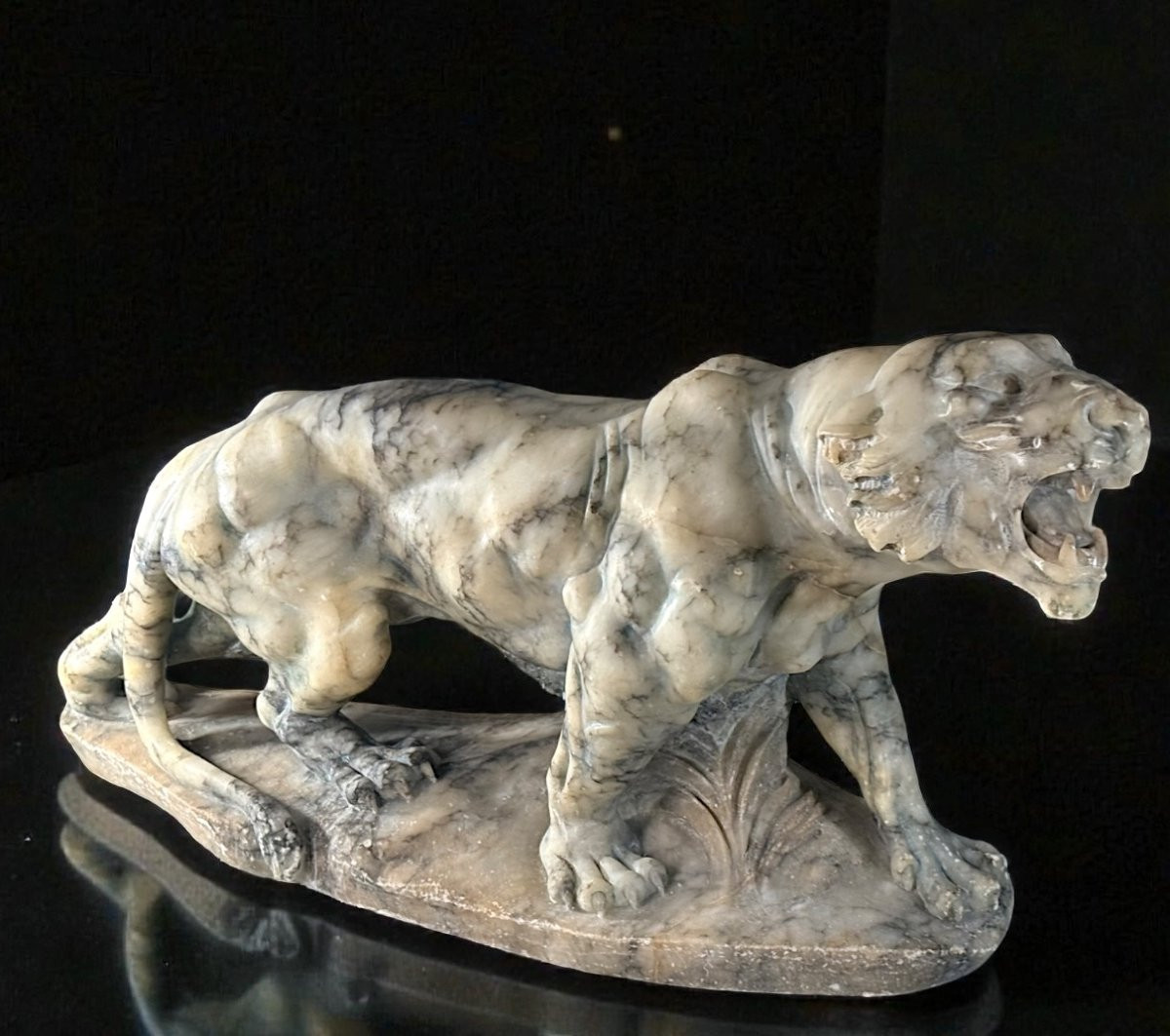 Tigre rugissant, sculpté entièrement à la main dans du marbre arabesque-photo-2