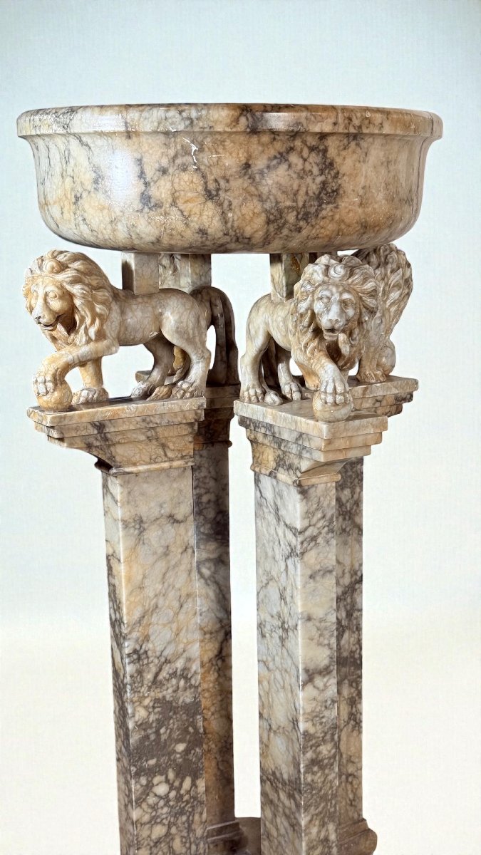 Bénitier Monumental soutenu par Quatre Lions sculptés à la main dans du marbre Arabescato-photo-2