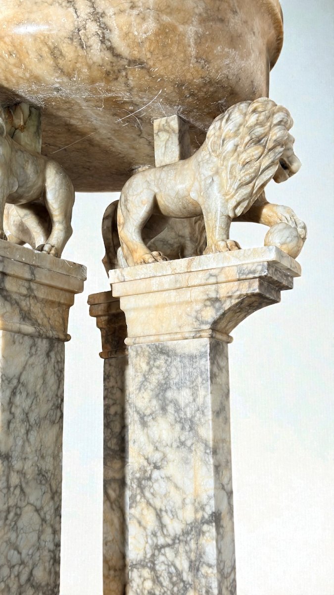 Bénitier Monumental soutenu par Quatre Lions sculptés à la main dans du marbre Arabescato-photo-7