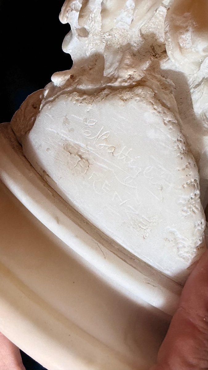 Statue Depicting Colombina In Marble -photo-1