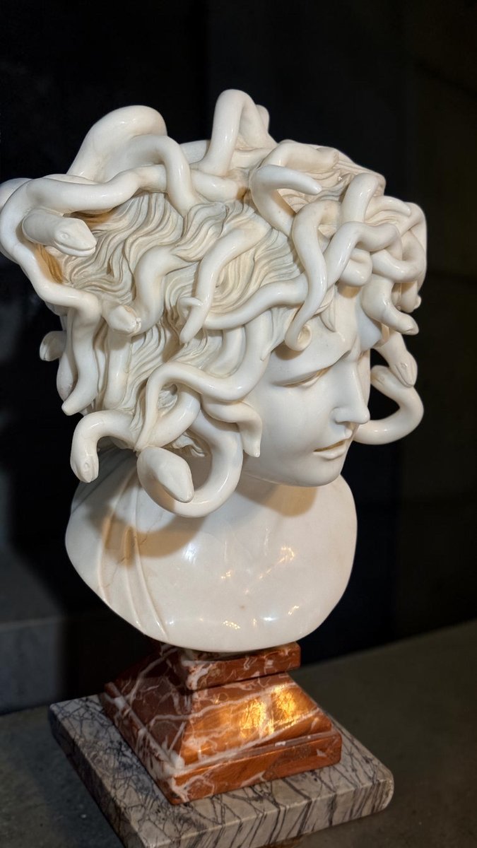 Buste de Méduse d'après le modèle original du Bernini, Marbre blanc Statuaire de Carrare -photo-4