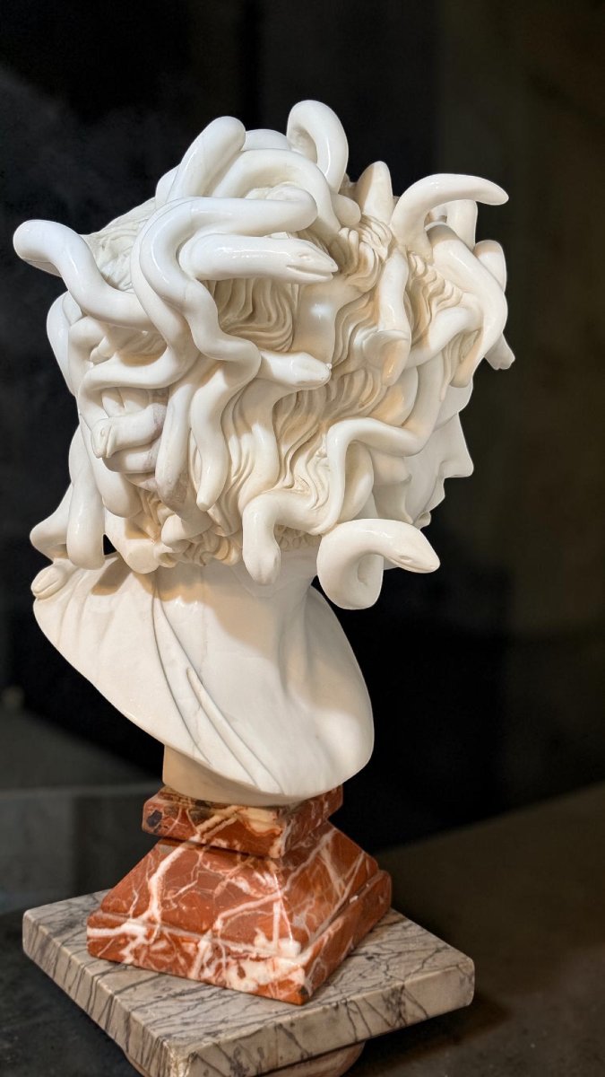 Buste de Méduse d'après le modèle original du Bernini, Marbre blanc Statuaire de Carrare -photo-4