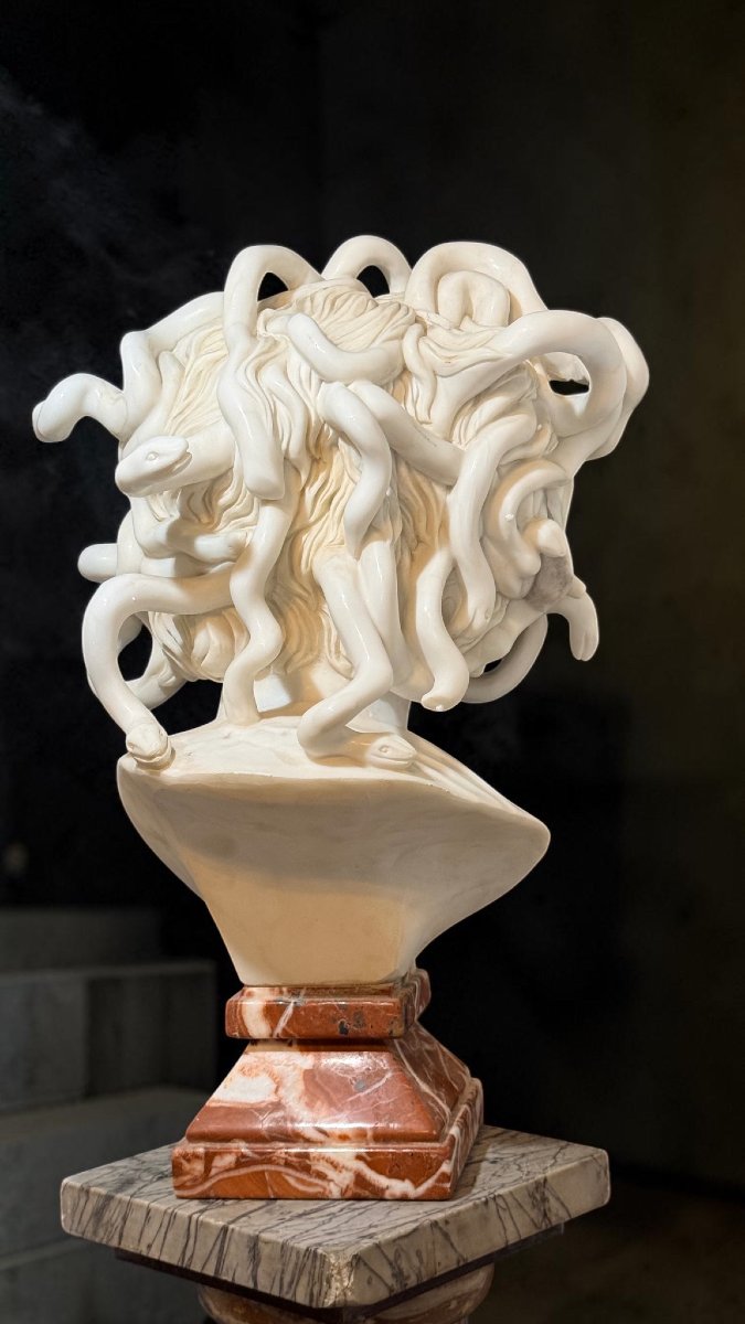 Buste de Méduse d'après le modèle original du Bernini, Marbre blanc Statuaire de Carrare -photo-8