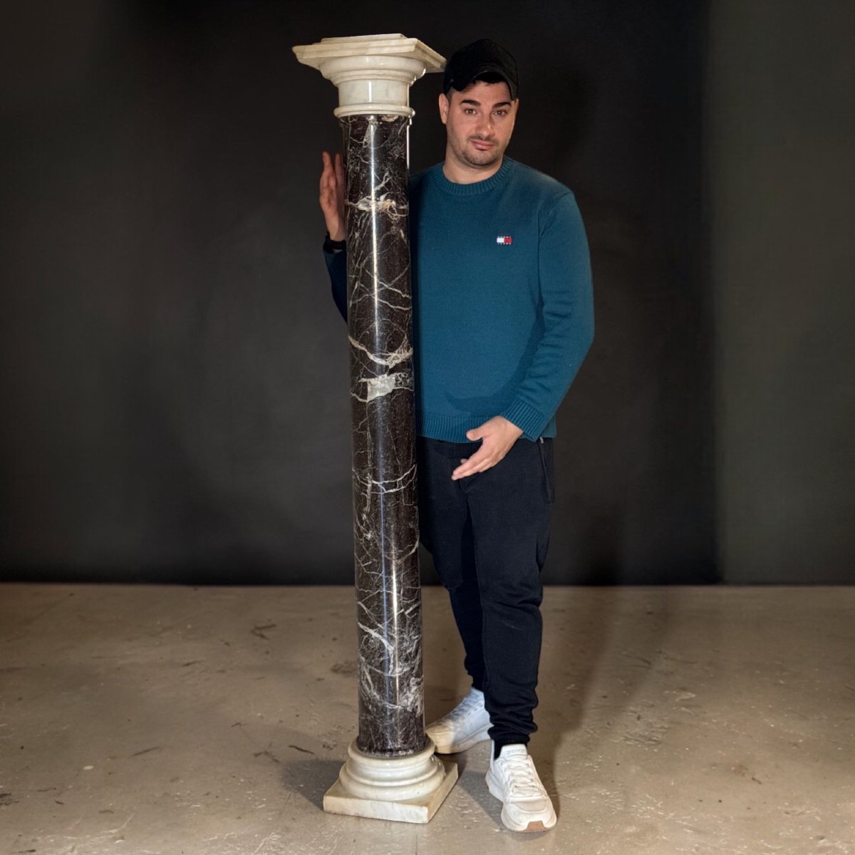 Monumental Column/capital In Purple Marble And White Statuary Carrara Marble -photo-2