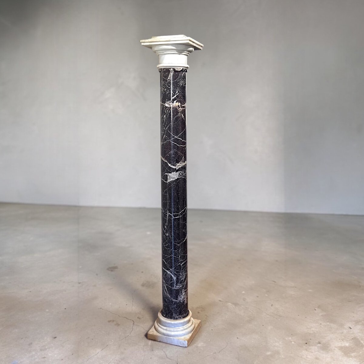 Monumental Column/capital In Purple Marble And White Statuary Carrara Marble -photo-6