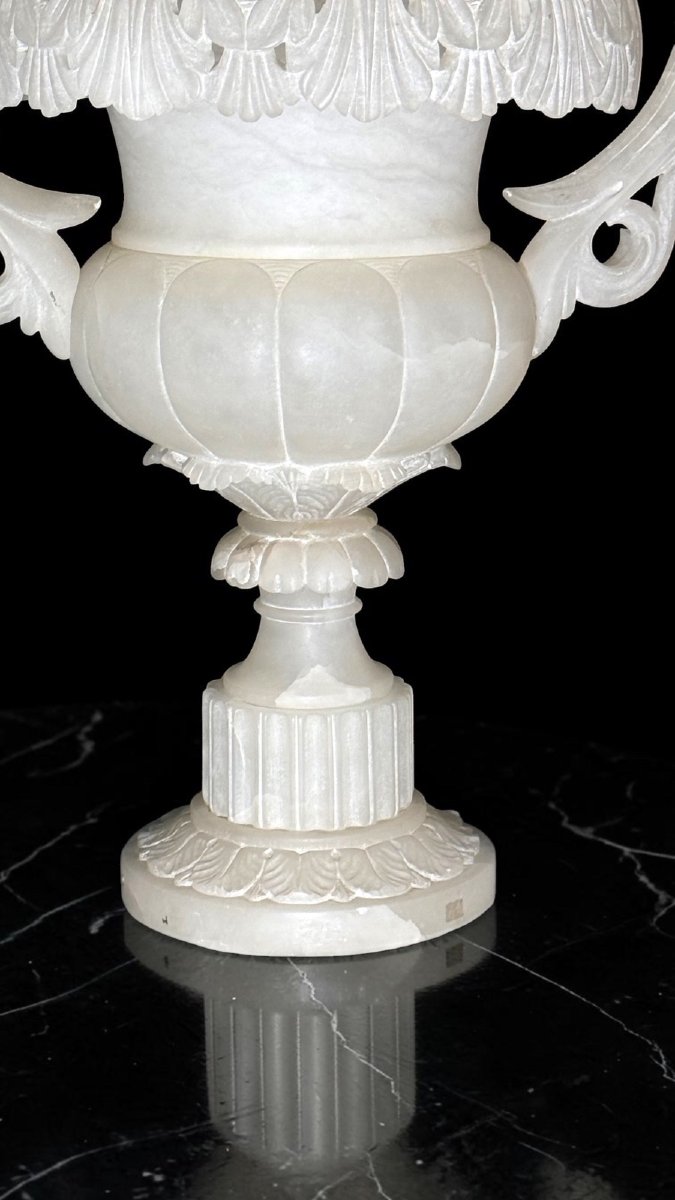Vase monumental soutenu par sa colonne ornée Marbre -photo-3