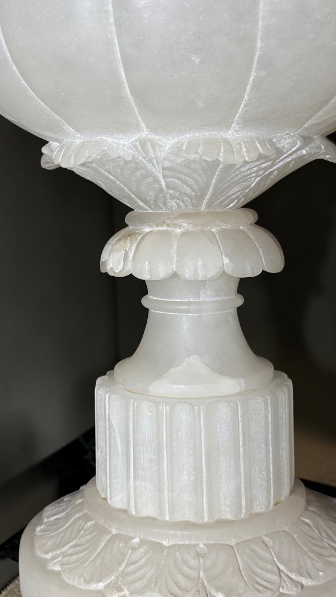 Vase monumental soutenu par sa colonne ornée Marbre -photo-5