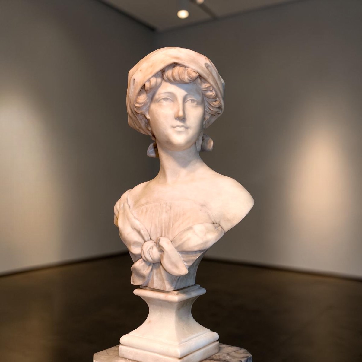 Bust Depicting A Young Girl, By Adolfo Cipriani -photo-2