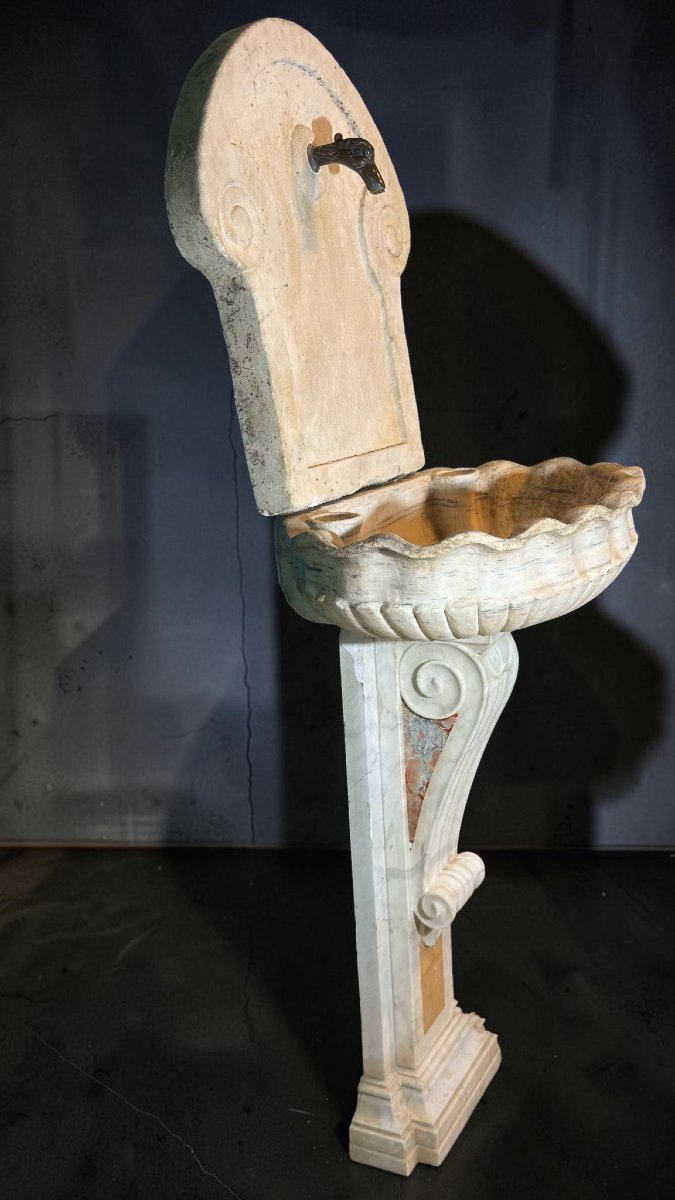 16th-century Shell-shaped Fountain In Rare Marble -photo-3