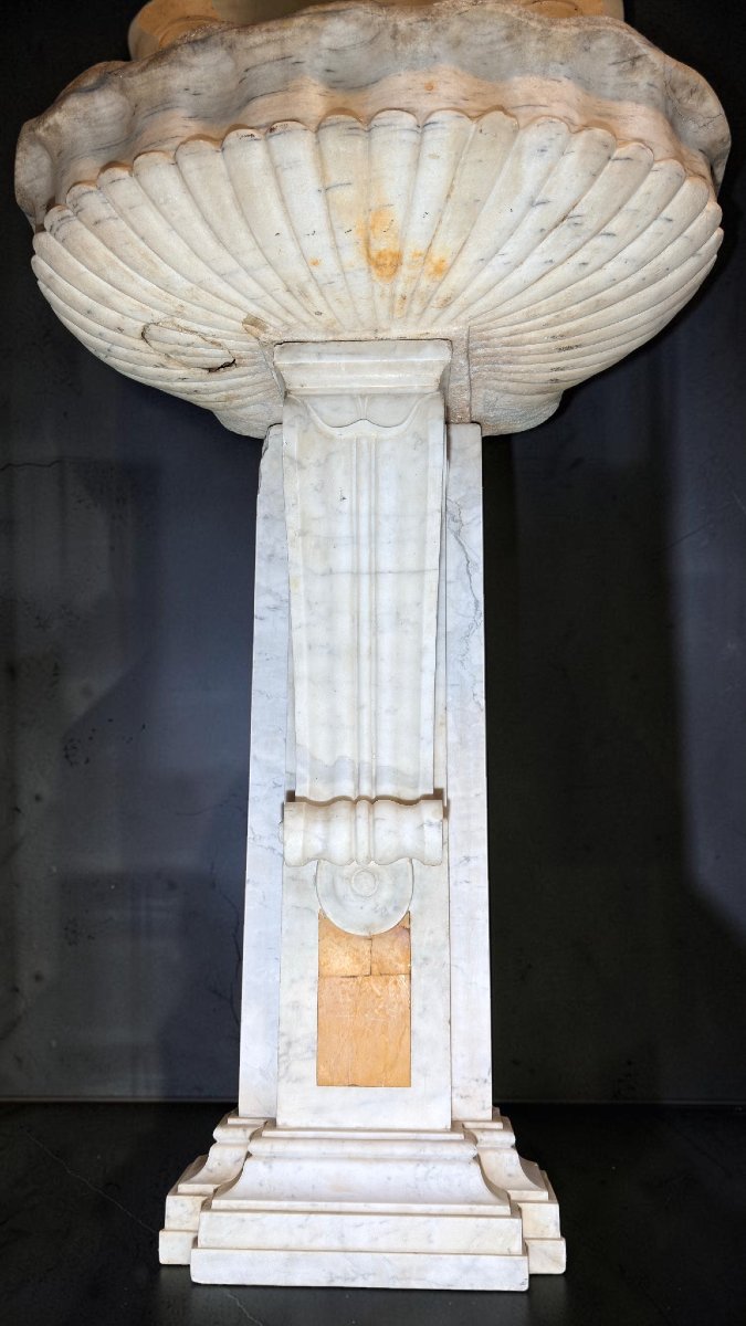 16th-century Shell-shaped Fountain In Rare Marble -photo-2