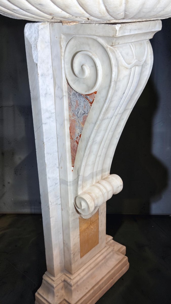 16th-century Shell-shaped Fountain In Rare Marble -photo-3