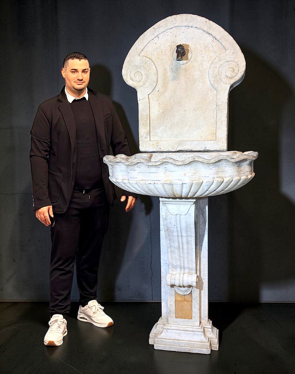 16th-century Shell-shaped Fountain In Rare Marble -photo-5