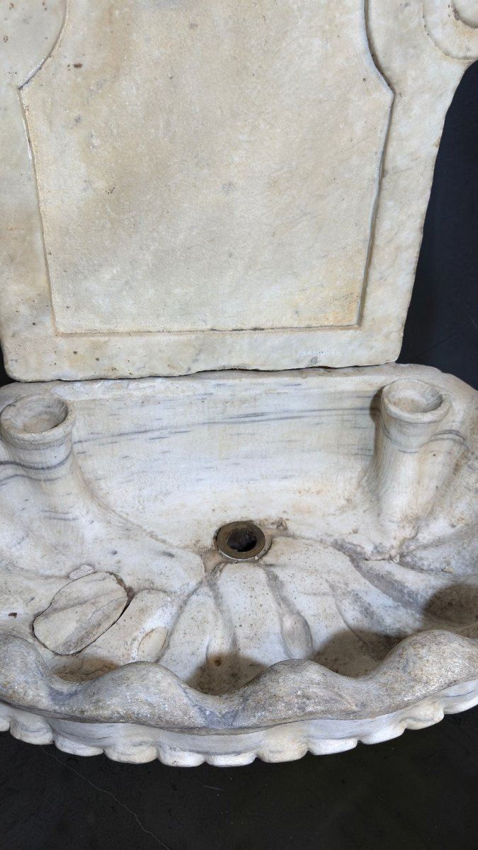 16th-century Shell-shaped Fountain In Rare Marble -photo-8