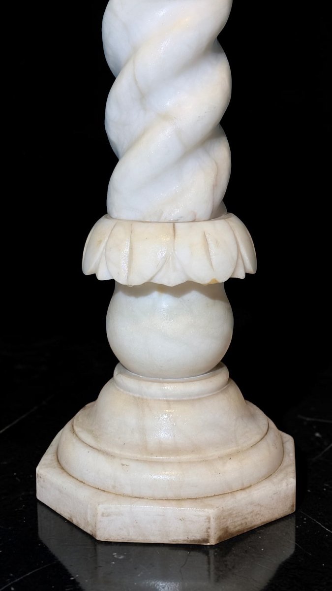 Chapiteau torsadé rare en Marbre Blanc de Carrare Statuaire-photo-1