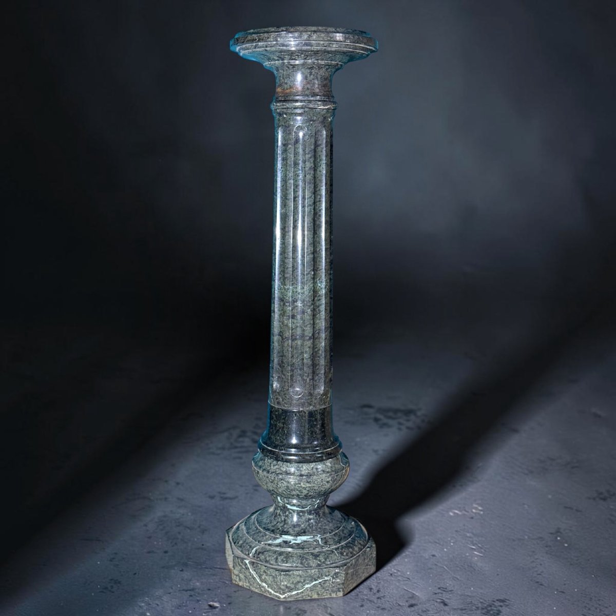 Colonne en Marbre serpentine vert des Alpes