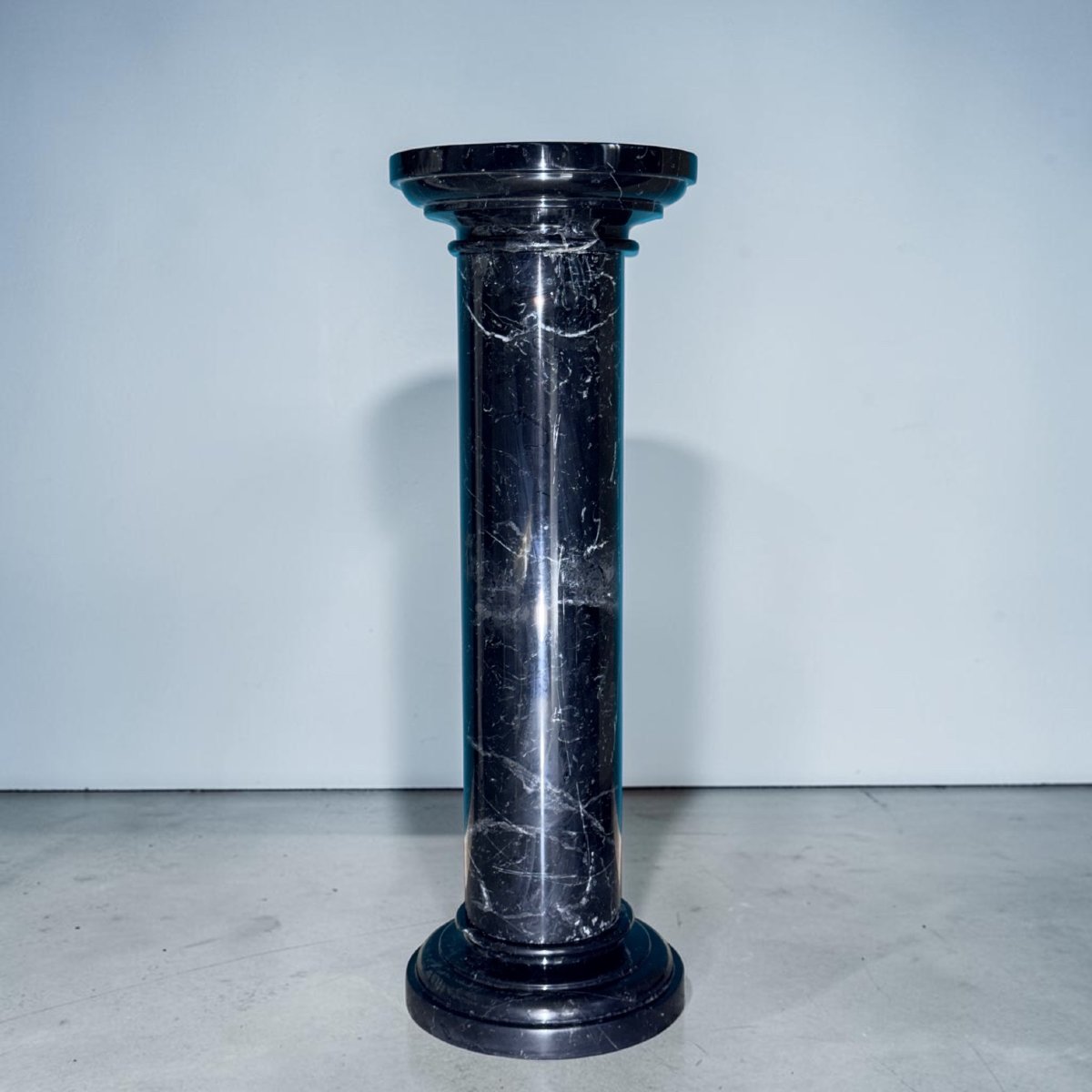 Colonne en Marbre Noir-photo-2