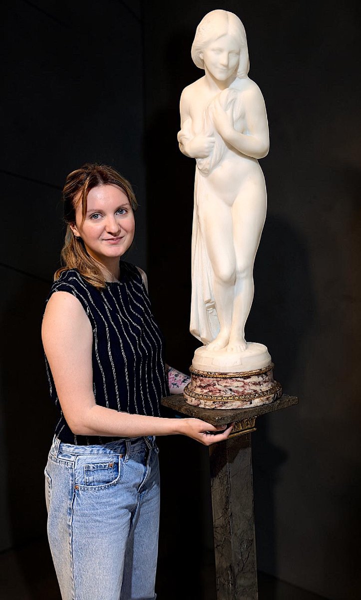 Statue femme nue transie de froid se couvrant « Frileuse » Marbre Blanc Statuaire de Carrare -photo-2
