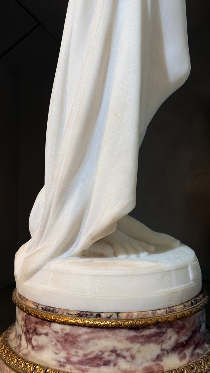 Statue femme nue transie de froid se couvrant « Frileuse » Marbre Blanc Statuaire de Carrare -photo-1