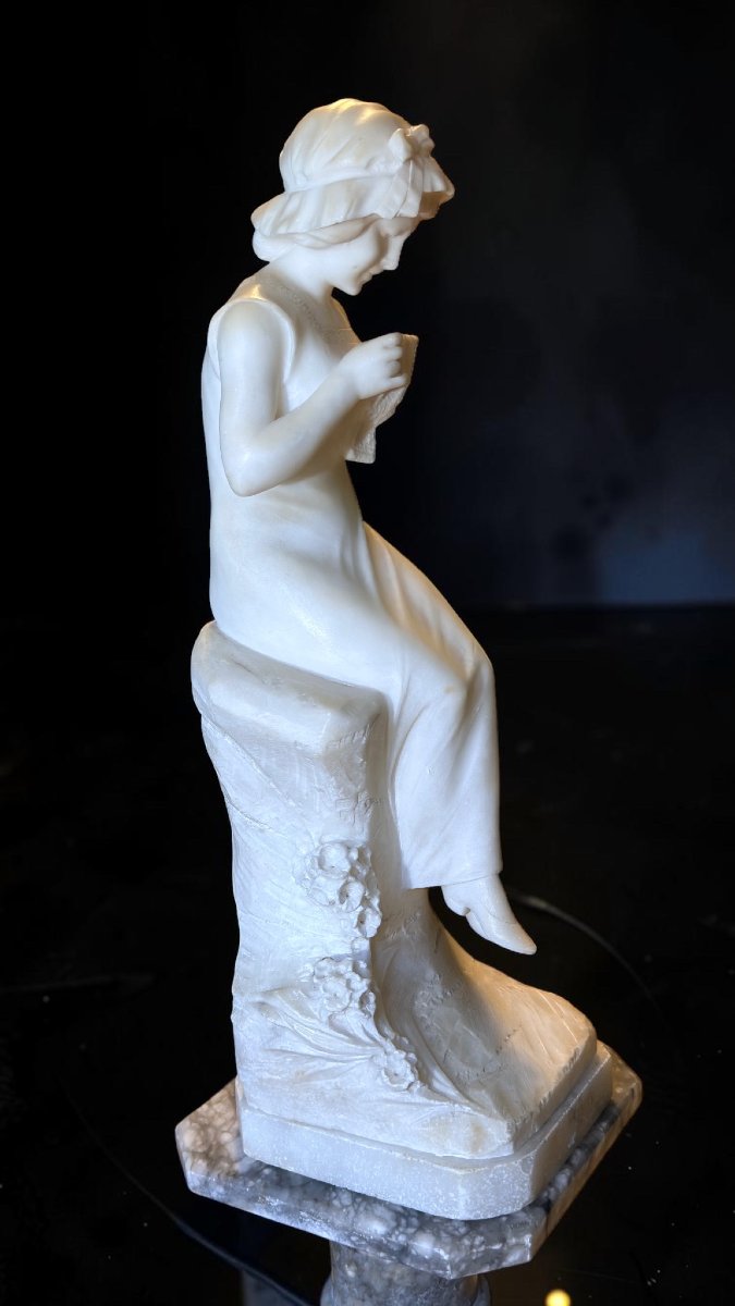 Statue représentant une jeune fille cousant avec une pelote de laine, Parent, Marbre -photo-7