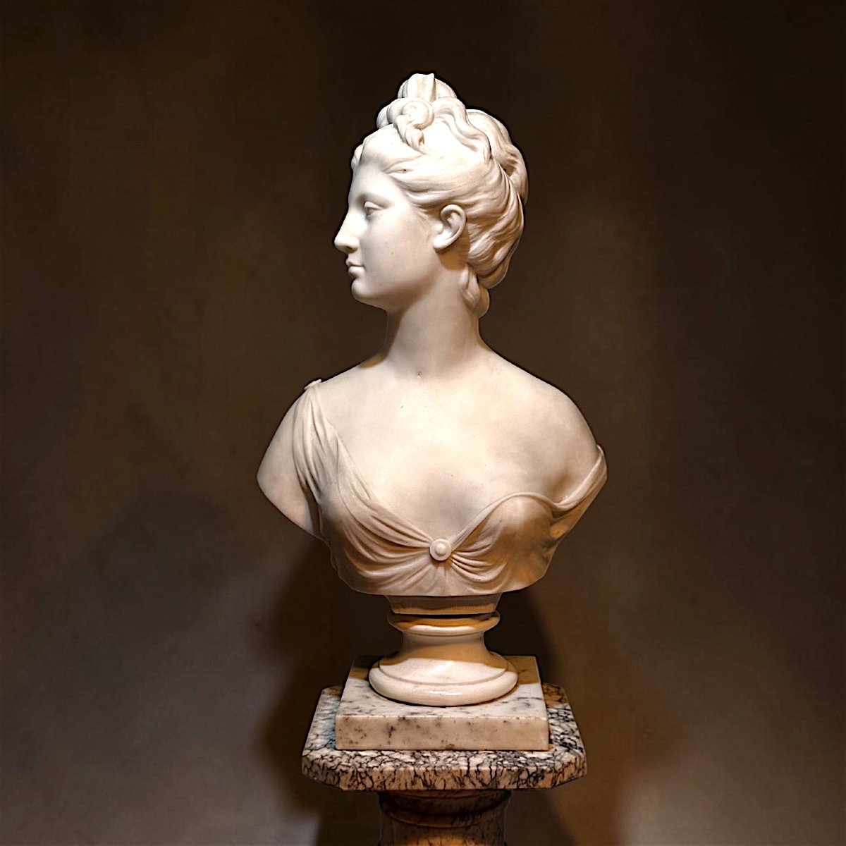 Buste de la déesse Artémis en Marbre Blanc Statuaire de Carrare, Jean-Antoine Houdon XVIII° 