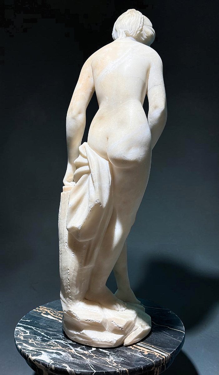 Statue représentant une femme nue, plus connue sous le nom de Baigneuse en Marbre-photo-3