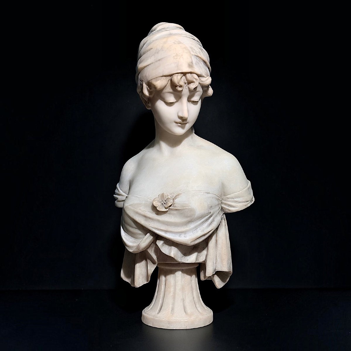 Bust Depicting A Young Girl Of French Origin 