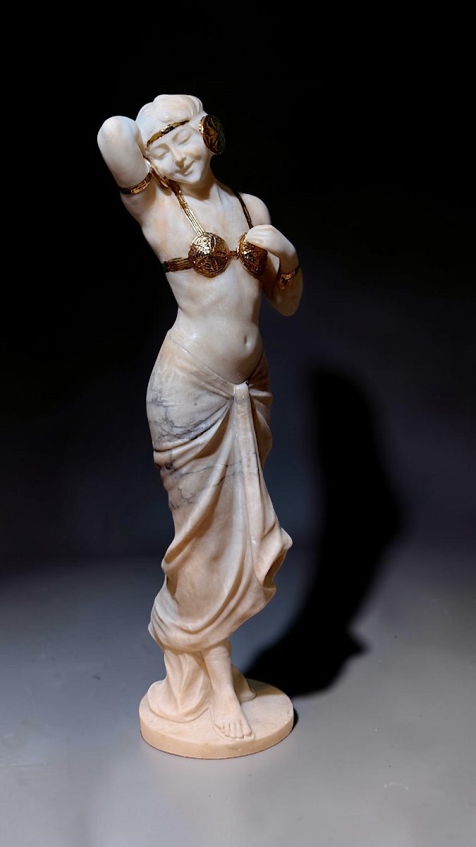 Statue jeune danseuse orientale, ornée de feuilles d'or pur, Marbre Carrara -photo-1