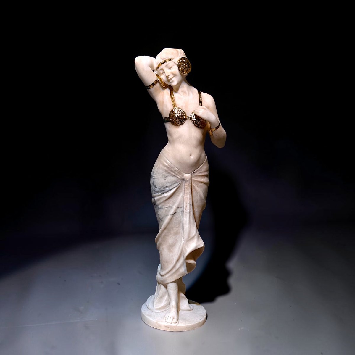 Statue jeune danseuse orientale, ornée de feuilles d'or pur, Marbre Carrara -photo-2