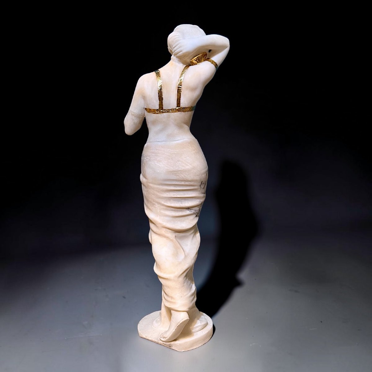 Statue jeune danseuse orientale, ornée de feuilles d'or pur, Marbre Carrara -photo-7