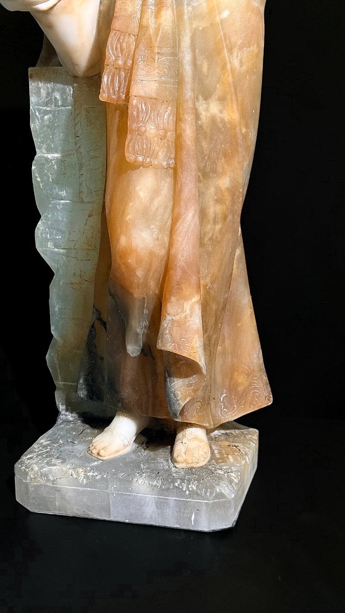Statue jeune fille souriante tenant une cruche, en Onyx e Marbre Carrara -photo-4