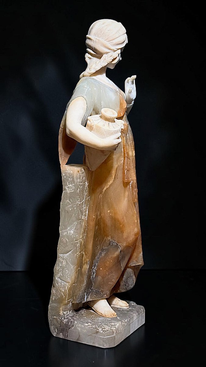 Statue jeune fille souriante tenant une cruche, en Onyx e Marbre Carrara -photo-7