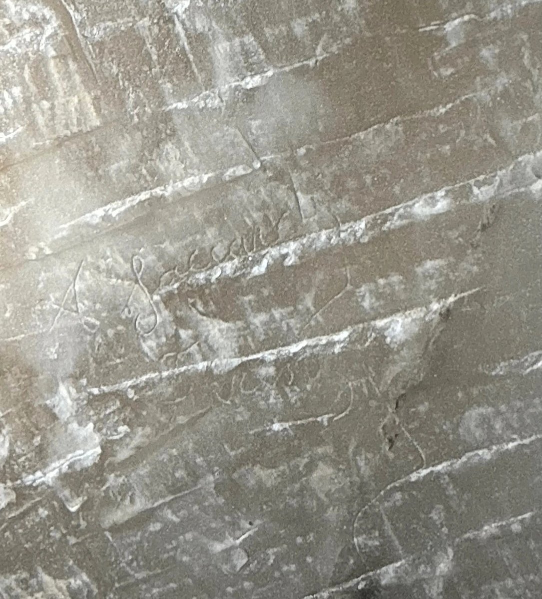Statue jeune fille souriante tenant une cruche, en Onyx e Marbre Carrara -photo-8