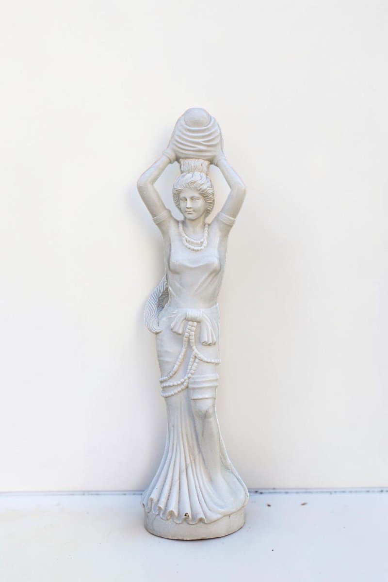 Statue représentant une jeune fille souriante tenant une cruche, Marbre Carrara -photo-3