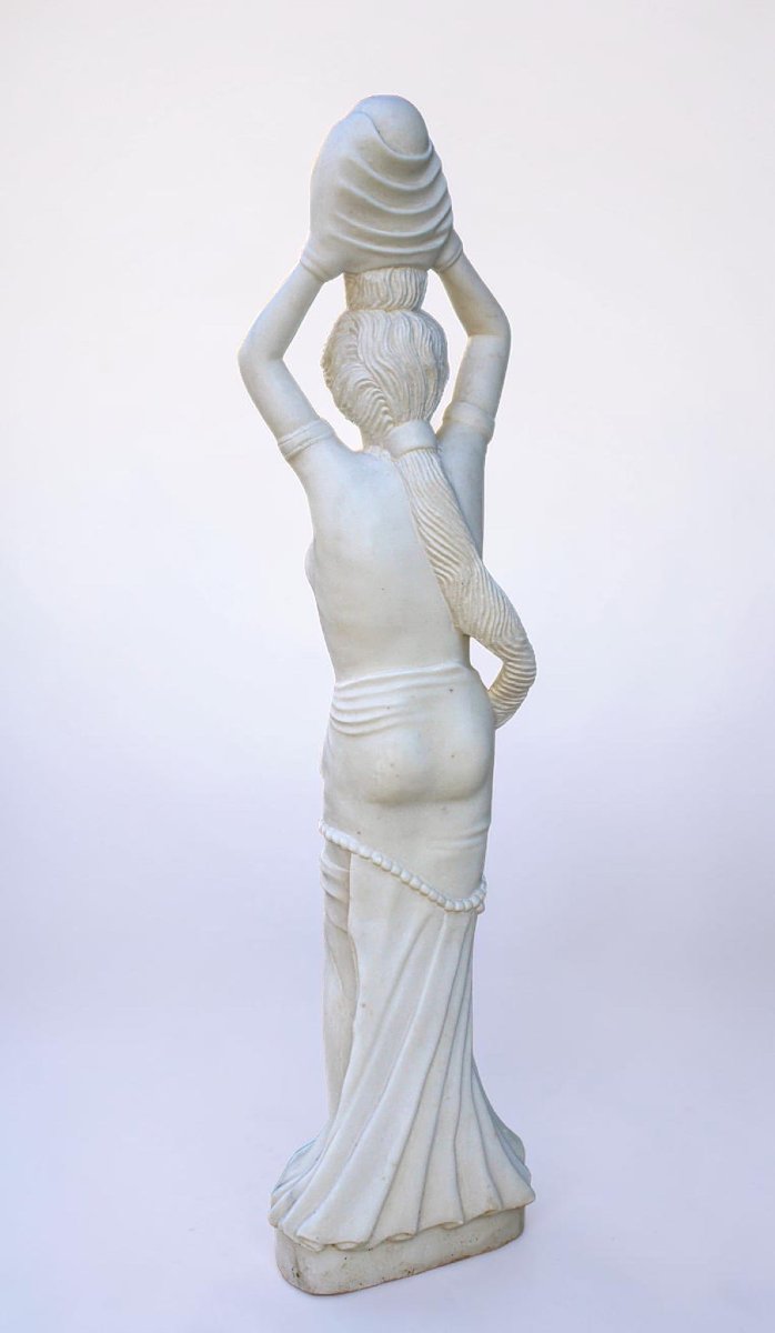 Statue représentant une jeune fille souriante tenant une cruche, Marbre Carrara -photo-4