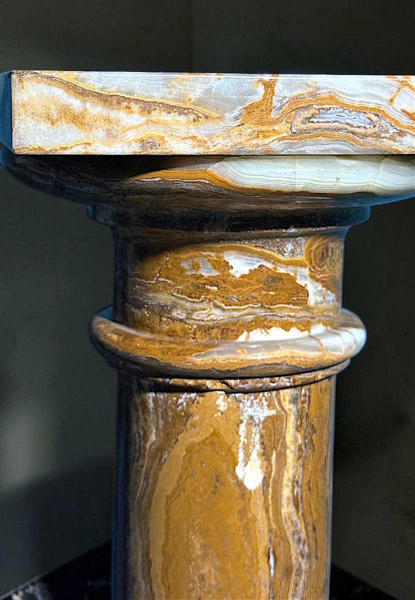 Column Made Of Rare Onyx -photo-3